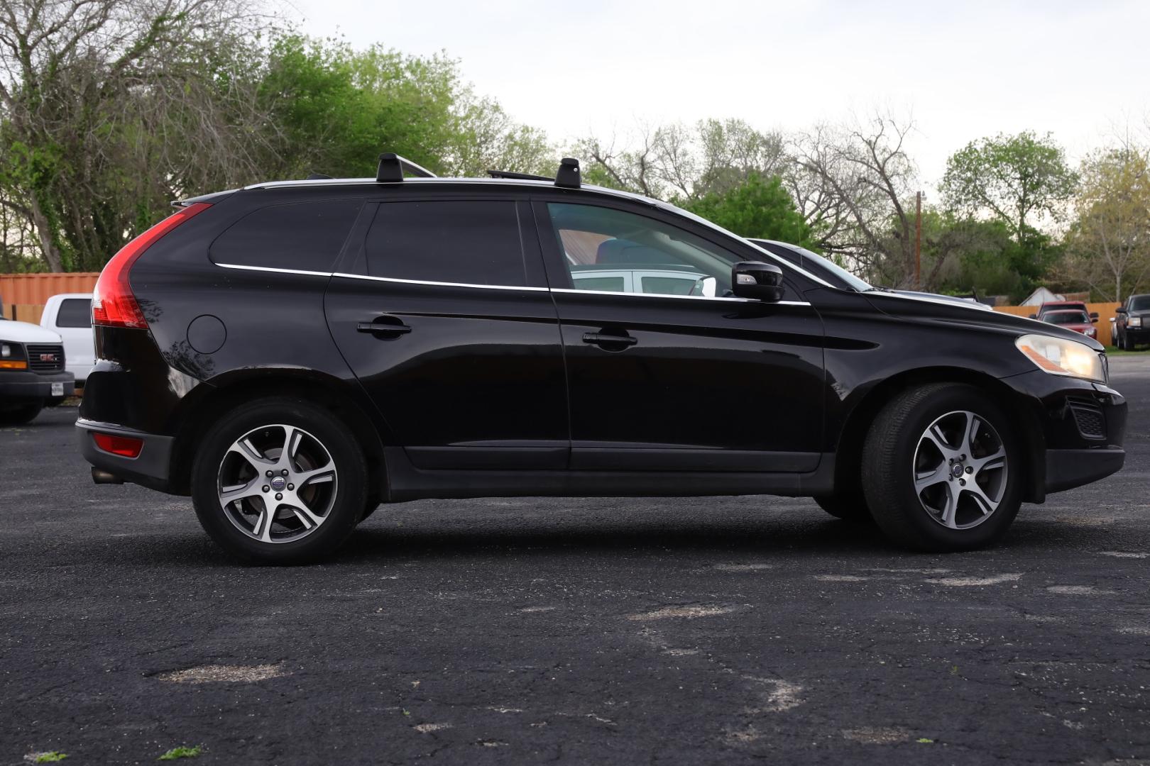 2011 BLACK VOLVO XC60 T6 AWD (YV4902DZXB2) with an 3.0L L6 DOHC 24V TURBO engine, 6-SPEED AUTOMATIC transmission, located at 420 E. Kingsbury St., Seguin, TX, 78155, (830) 401-0495, 29.581060, -97.961647 - Photo#3